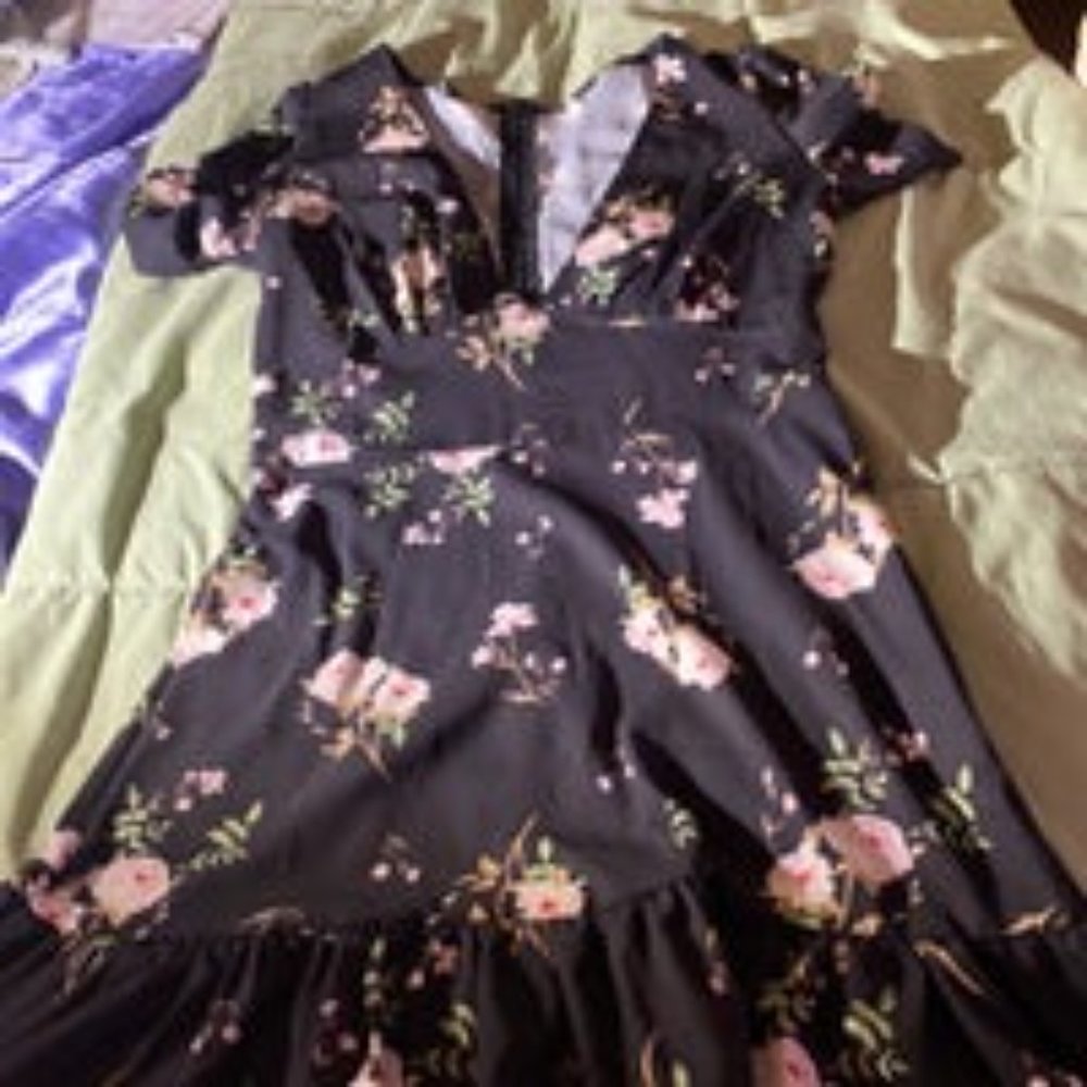 Dress - Picture 2 of 8